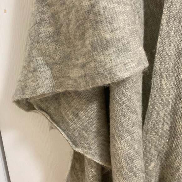NEW Vince Camuto Grey Poncho/Ruana - Picture 5 of 5